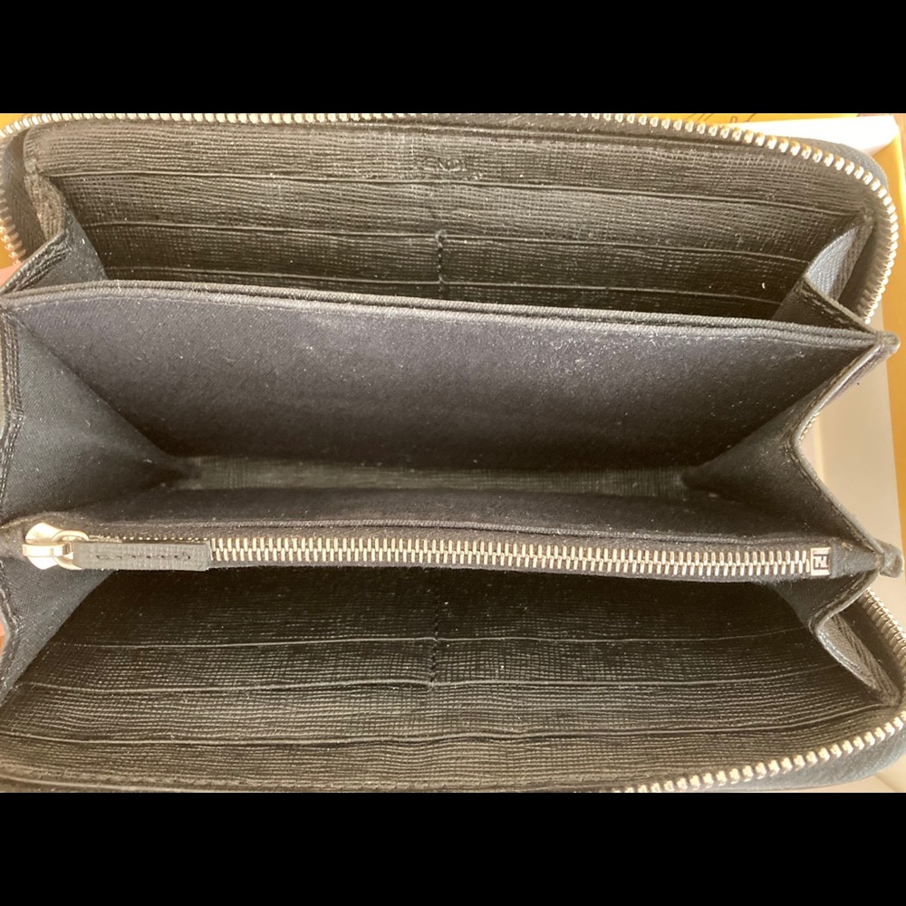Fendi zip around wallet - Picture 4 of 8